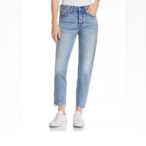 Levi’s Wedgie Jeans High Rise Mum Jeans Sz. 27 Light Wash Indigo Raw Edge